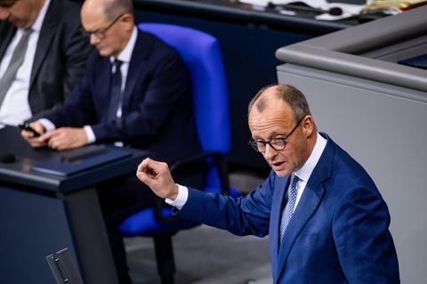 Friedrich Merz am Rednerpult im Bundestag