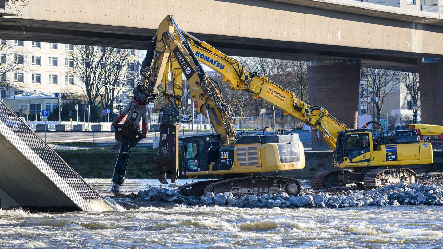 Der sogenannte Zug C der Carolabrücke in Dresden