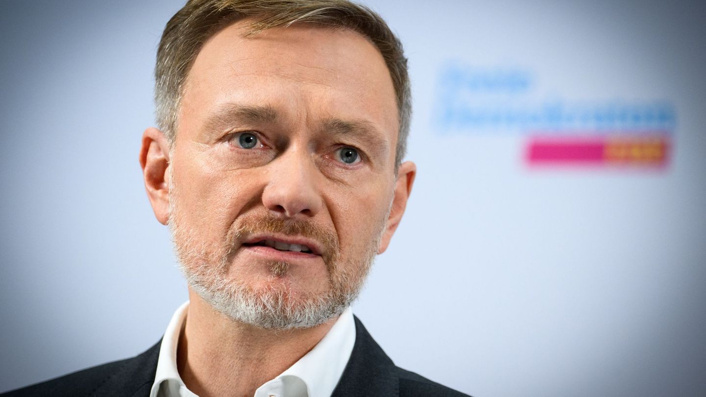 Christian Lindner describes the exit plan as intern papers