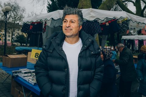 Lottomillionär Chico steht auf dem Dortmunder Nordmarkt