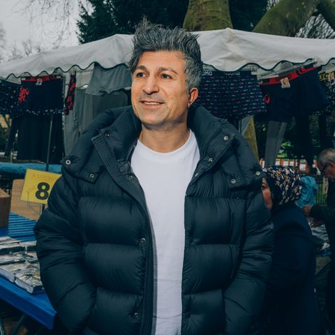 Lottomillionär Chico steht auf dem Dortmunder Nordmarkt