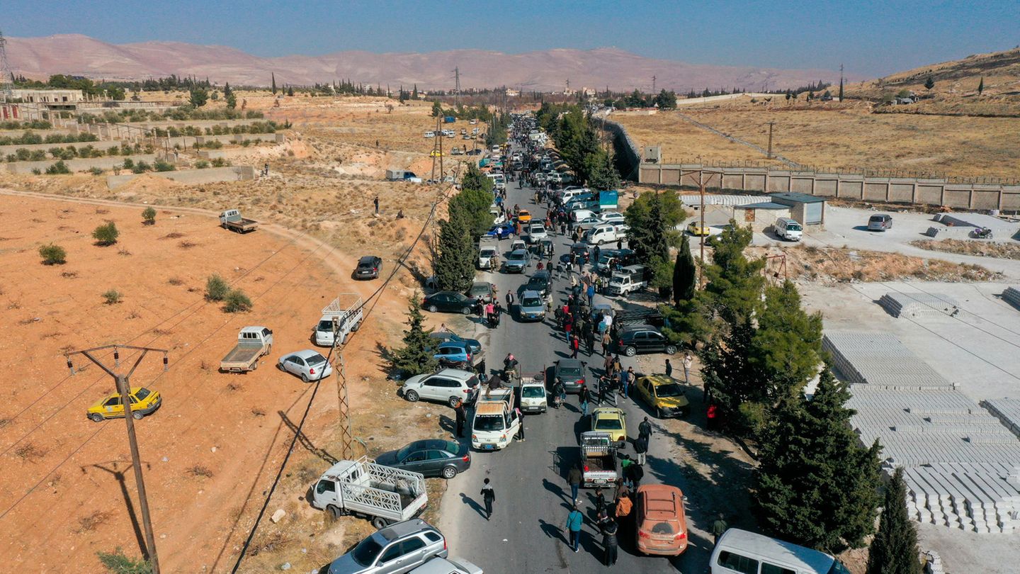 Cars are parked all over the place in front of the Sednaya prison in Syria Cars are parked all over the place in front of the Sednaya prison in Syria