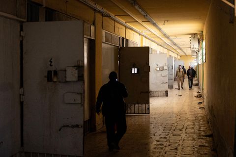 Im Militärgefängnis Sednaya wurden vor allem jene inhaftiert, die seit dem Ausbruch der Proteste 2011 gegen den nun gestürzten Machthaber Assad aufgebahrten.