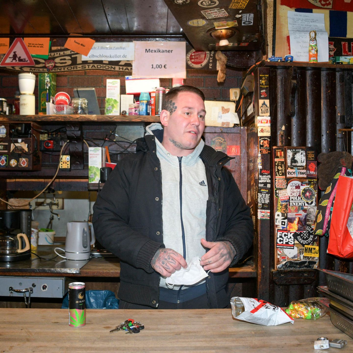 Daniel Schmidt steht im Elbschlosskeller in Hamburg.