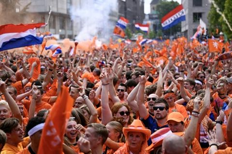 Niederländische Fans bei Fußballeuropameisterschaft