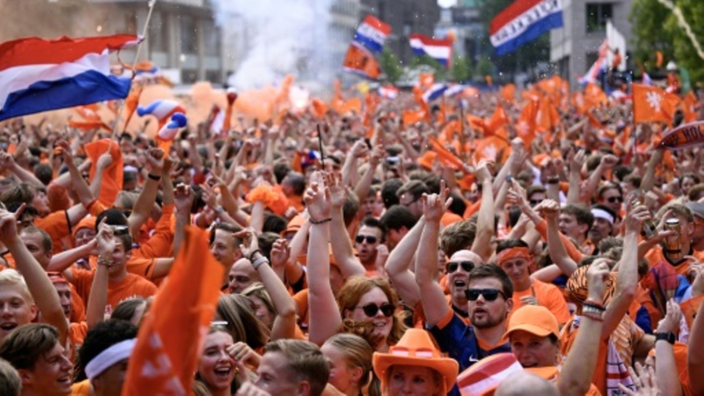Niederländische Fans bei Fußballeuropameisterschaft