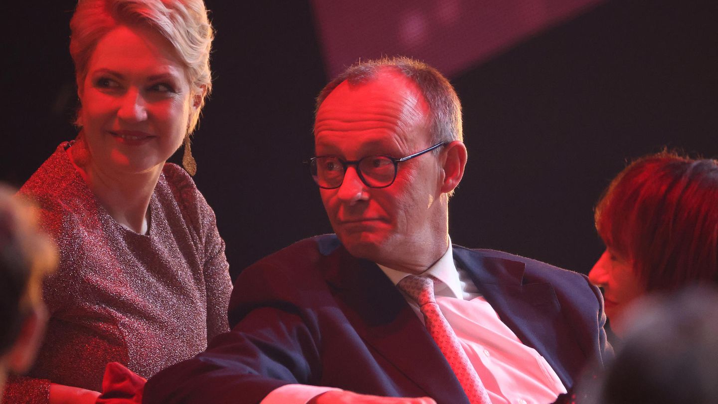 Are politicians stingy? Possible. But they shouldn’t have to donate