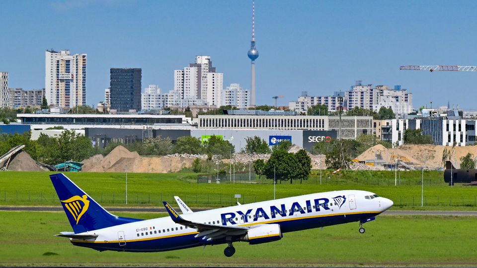 Fliegen: Darum werden 2025 Verbindungen ab Deutschland teurer Fliegen: Darum werden 2025 Verbindungen ab Deutschland teurer
