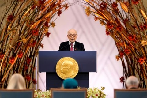 Terumi Tanaka bei der Preisverleihung