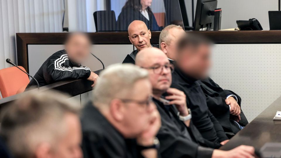 Schumacher-Erpressung: Zwei Angeklagte gestehen, einer hält dagegen