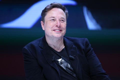 Nachdem Rechtsradikale in Großbritannien zu Haftstrafen verurteilt worden waren, nannte Elon Musk das Land einen "tyrannischen Polizeistaat"