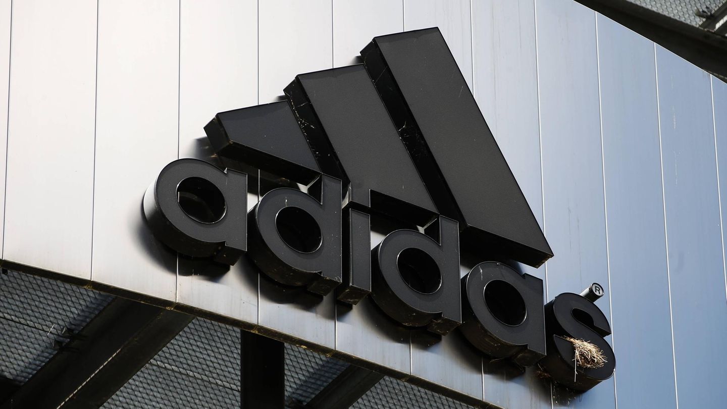 Zoll-Streit: Steuerfahnder durchsuchen Adidas-Zentrale