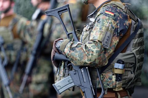 Vier Bundeswehrsoldaten stehen in Eckernförde vor Gericht, sie sollen Material im Wert von mehr als 100.000 Euro gestohlen haben (Symbolbild)