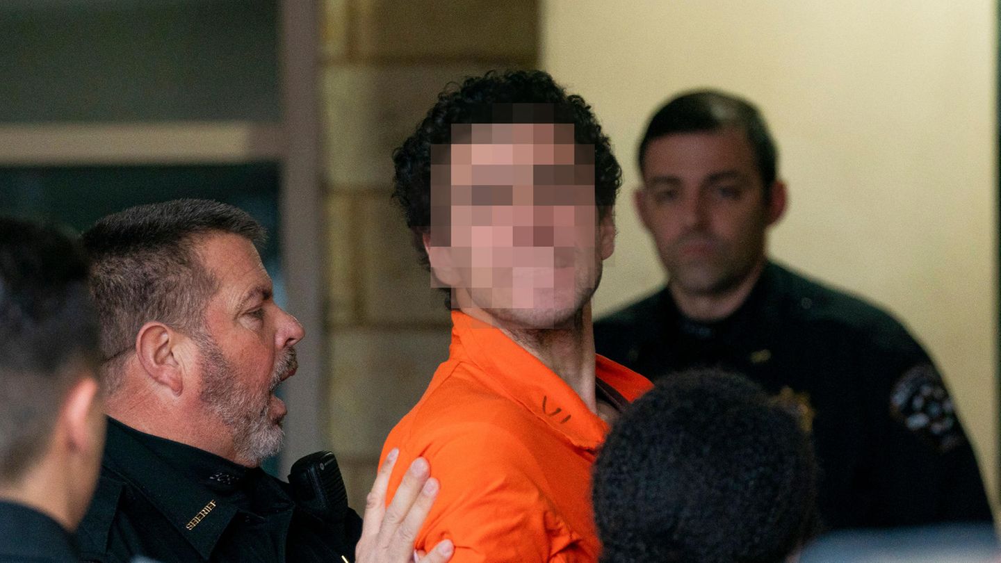 Luigi Mangione wird nach seiner Festnahme in das Gerichtsgebäude von Blair County gebracht