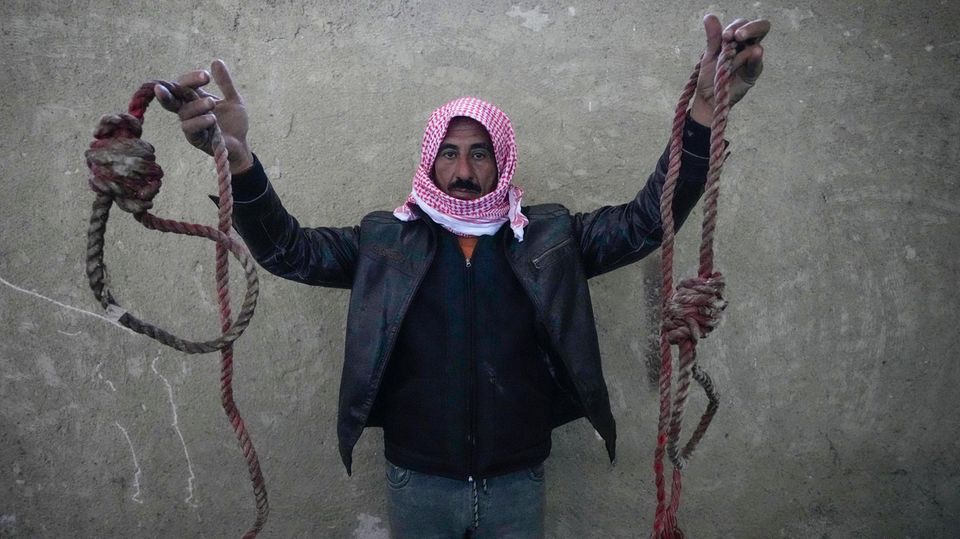 Beim Umsturz in Syrien wurde das Gefängnis Saidnaja und 50.000 seiner Insassen befreit. Zuvor wurden hier Menschen gefoltert und getötet. Überlebende berichten nun.