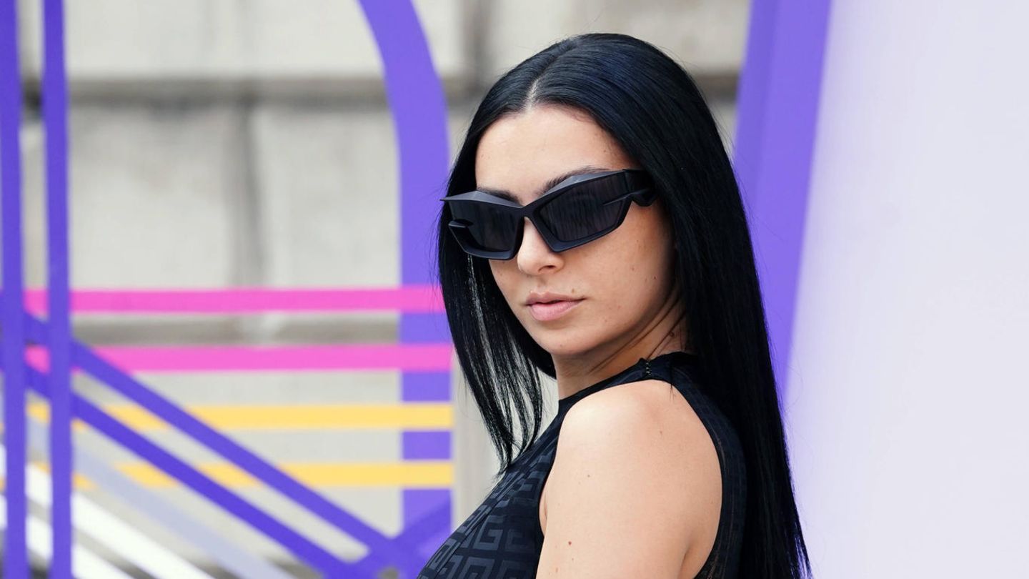 Sängerin Charli XCX prägte ein Wort des Jahres