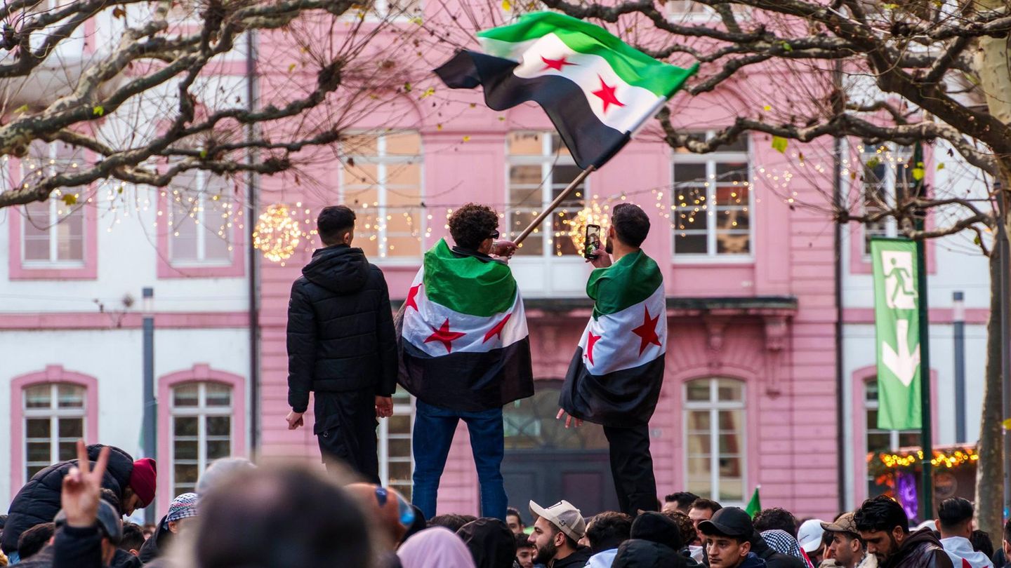 Rückkehrplan: Syrer feiern in Mainz den Sturz des Assad-Regimes in ihrem Heimatland