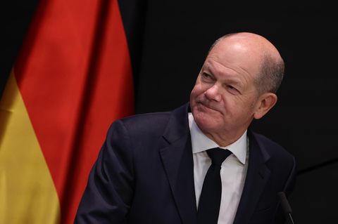 Über den Antrag auf Vertrauensfrage wird in wenigen Tagen abgestimmt. Indes bietet Olaf Scholz einen Vorgeschmack auf das Wahlprogramm: Geplant sei eine Senkung der Mehrwertsteuer.