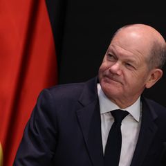 Über den Antrag auf Vertrauensfrage wird in wenigen Tagen abgestimmt. Indes bietet Olaf Scholz einen Vorgeschmack auf das Wahlprogramm: Geplant sei eine Senkung der Mehrwertsteuer.