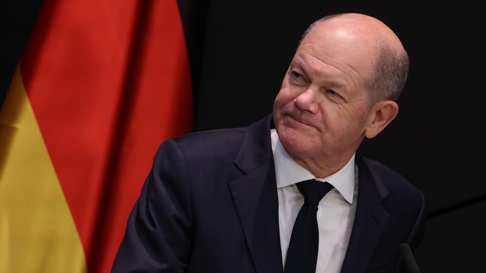 Über den Antrag auf Vertrauensfrage wird in wenigen Tagen abgestimmt. Indes bietet Olaf Scholz einen Vorgeschmack auf das Wahlprogramm: Geplant sei eine Senkung der Mehrwertsteuer.