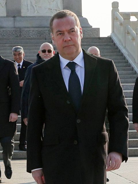 Russlands stellvertretender Vorsitzende des Sicherheitsrates Dimitri Medwedew besucht China. Das Treffen steht im Zusammenhang mit einem anderen Besuch im Kreml, so Rainer Munz.