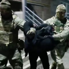 Russland wirft einem deutsch-russischen Doppelstaatler die Vorbereitung eines Anschlages vorgeworfen. Das Video zeigt die Festnahme des 21-jährigen sowie ein vermeintliches vor.