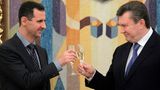 Baschar al-Assad und Wiktor Janukowytsch stoßen mit Sekt an