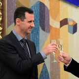 Baschar al-Assad und Wiktor Janukowytsch stoßen mit Sekt an