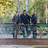 Dmitry Medvedev, Wiktor Janukowytsch und Wladimir Putin bei Gesprächen in Russlands Zavidovo Residenz 2011