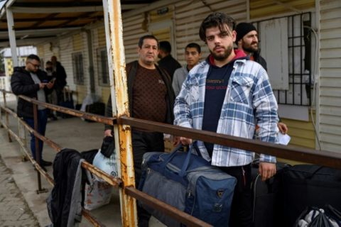 Ein syrischer Geflüchteter wartet in der Türkei auf die Wiedereinreise