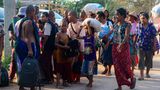 Myanmar ist aufgrund eskalierender interner Konflikte in die Top 3 der Notfallbeobachtungsliste aufgerückt. Die Gewalt habe sich verschärft, nachdem das Militär im Jahr 2021 die politische Macht übernommen habe. Seitdem werden Aufstände mit Gewalt niedergeschlagen. Knapp 20 Millionen Menschen und damit mehr als ein Drittel der Bevölkerung befänden sich in humanitärer Not, so das IRC. Hinzu kommen immer wieder verheerende Extremwetterereignisse
