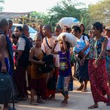 Myanmar ist aufgrund eskalierender interner Konflikte in die Top 3 der Notfallbeobachtungsliste aufgerückt. Die Gewalt habe sich verschärft, nachdem das Militär im Jahr 2021 die politische Macht übernommen habe. Seitdem werden Aufstände mit Gewalt niedergeschlagen. Knapp 20 Millionen Menschen und damit mehr als ein Drittel der Bevölkerung befänden sich in humanitärer Not, so das IRC. Hinzu kommen immer wieder verheerende Extremwetterereignisse