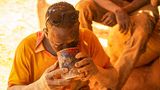 Burkina Faso landet zum dritten Mal in Folge in den Top 10 des IRC. Knapp ein Viertel der Bevölkerung lebt in einer humanitären Notlage (5,9 Millionen Menschen), mehr als zwei Millionen Menschen seien innerhalb des Landes vertrieben worden, weitere zwei Millionen lebten in Städten, die von militanten Gruppen eingekesselt seien
