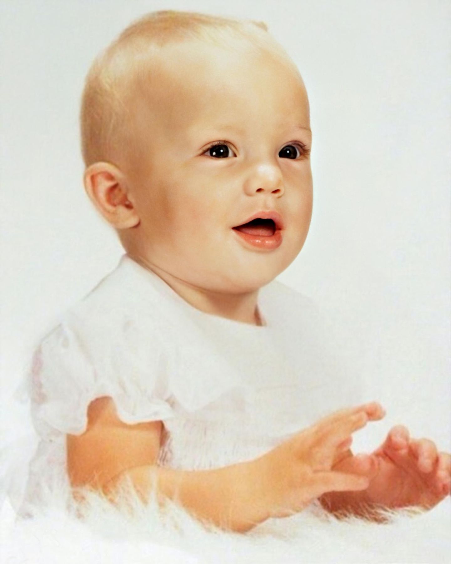 Taylor Swift as a ten -month -old baby with a light blond hair fluff