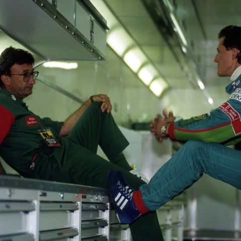 Michael Schumacher (r.) im Gespräch mit Teamchef Eddie Jordan