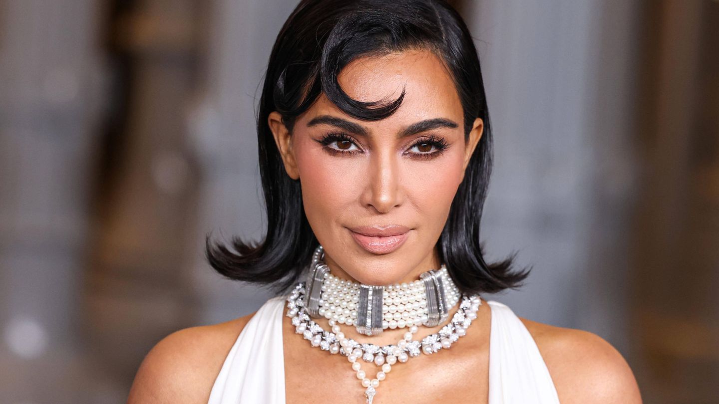 Leute von heute : Gebrochener Fuß und High Heels? Für Kim Kardashian kein Widerspruch
