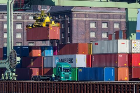 Containerverladung in Berlin