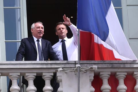 Frankreichs Politiker François Bayrou und Emmanuel Macron