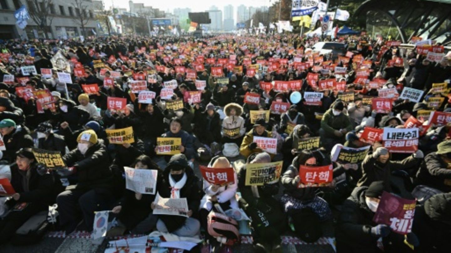 Demonstranten vor dem Parlamentsgebäude in Seoul am Samstag