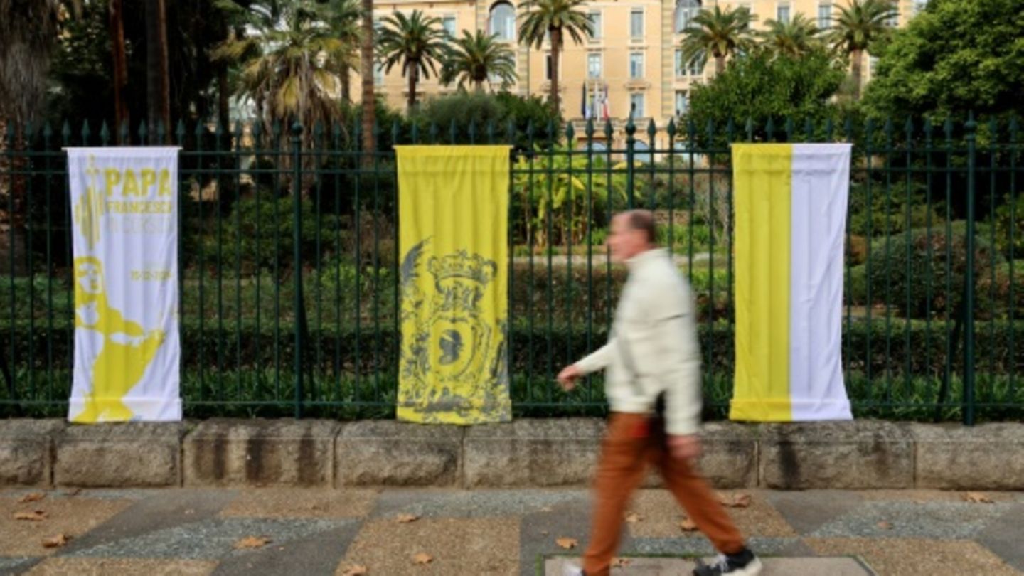 Vatikan-Banner in Ajaccio