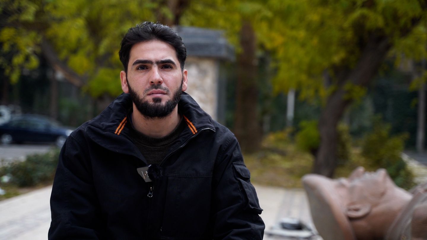Mohamad Aldin wurde in Syrien jahrelang vom Assad-Regime gefoltert. Nach dem Sturz des Machthabers kann er endlich frei über das Erlebte sprechen