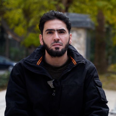 Mohamad Aldin wurde in Syrien jahrelang vom Assad-Regime gefoltert. Nach dem Sturz des Machthabers kann er endlich frei über das Erlebte sprechen