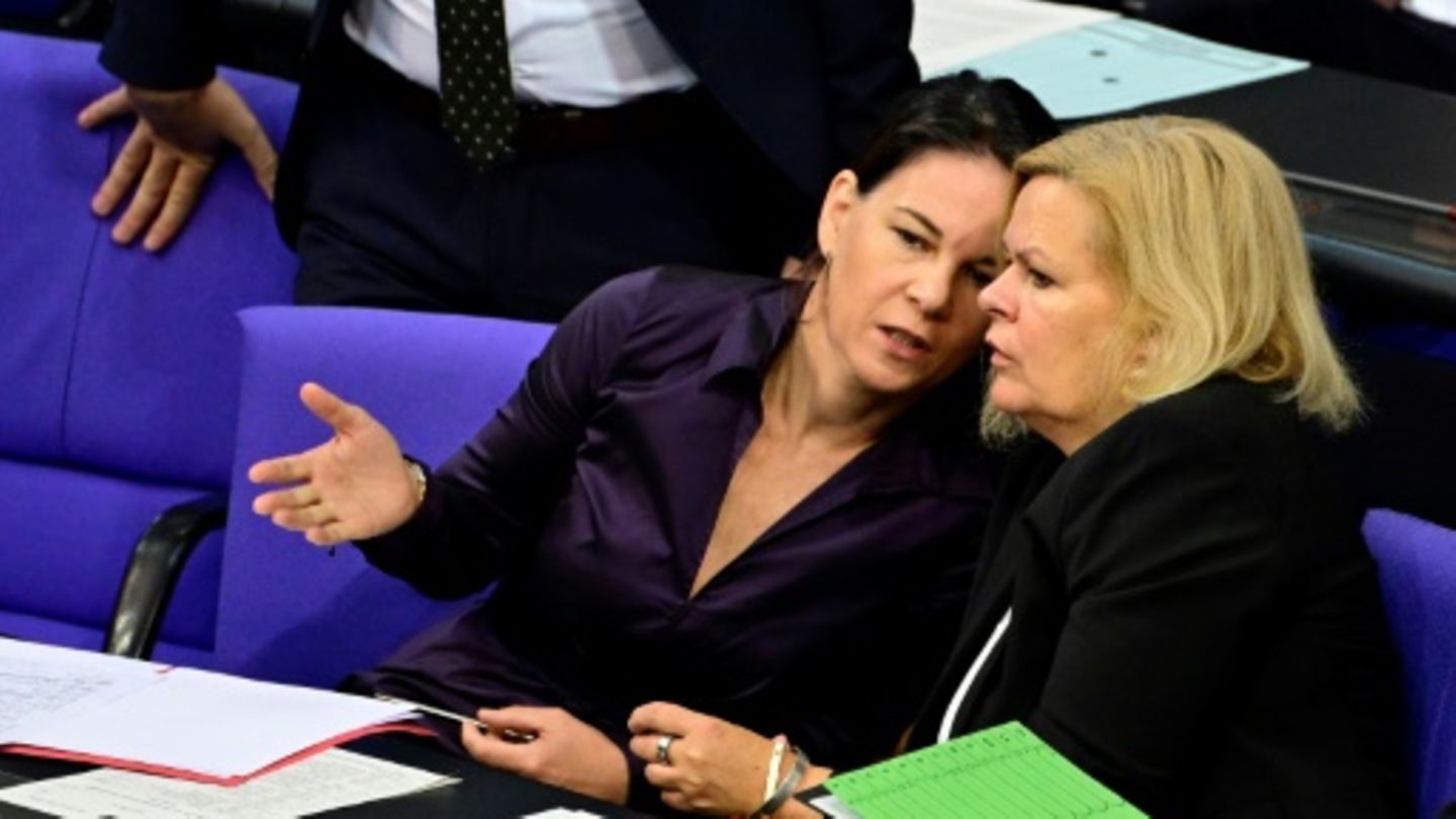 Ministerinnen Baerbock und Faeser