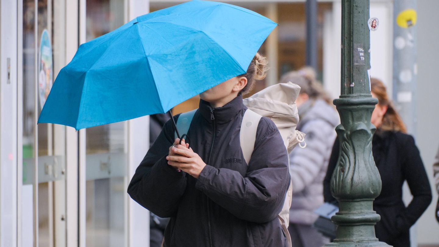 Wetterprognose: Auch am Montag kann ein Schirm in vielen Gegenden Deutschlands nicht schaden