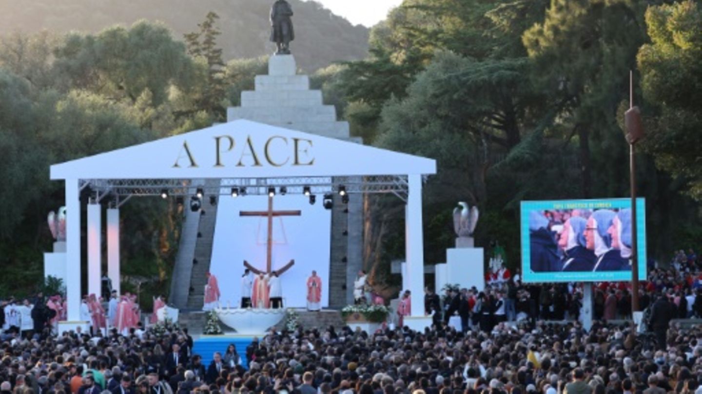 Papst Franziskus bei Messe in Ajaccio