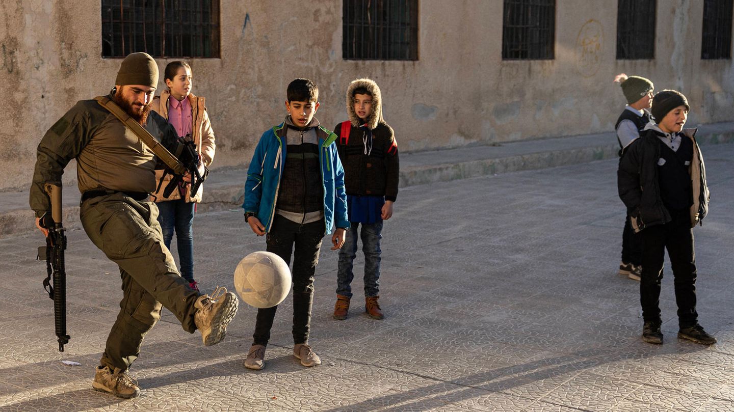 Syria: Schools reopen for the first time since Assad's fall - 24 Hours ...