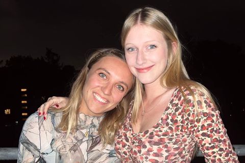 Enge Freundschaft: Payton und Pia Arm in Arm bei einem Treffen in Hamburg