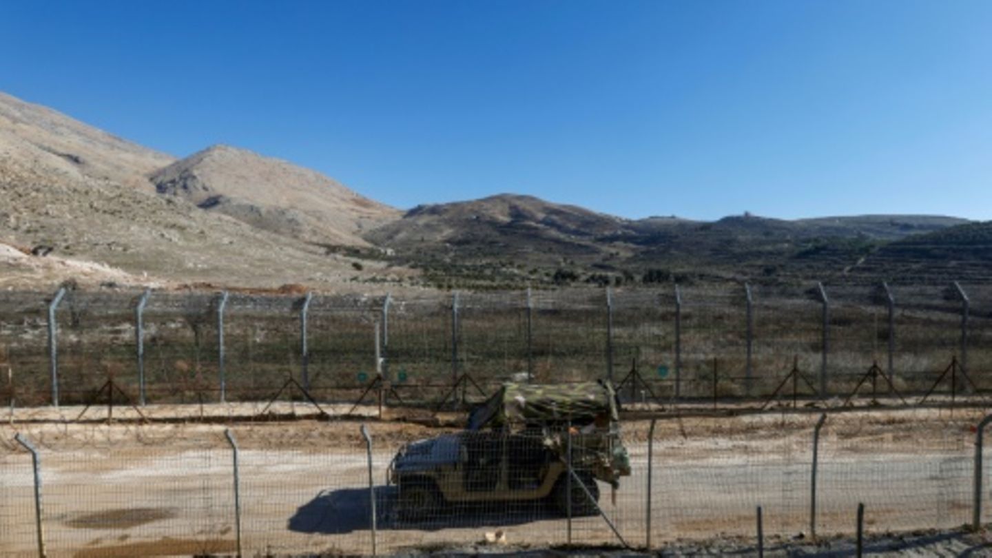 Israelischer Jeep auf Golanhöhen
