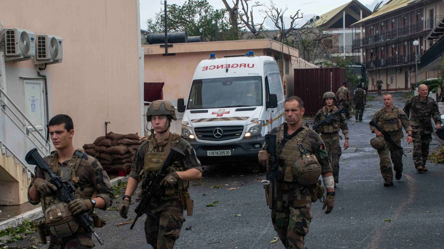 Armeeangehörige bei der Arbeit nach dem Zyklon Chido in Mayotte Armeeangehörige bei der Arbeit nach dem Zyklon Chido in Mayotte