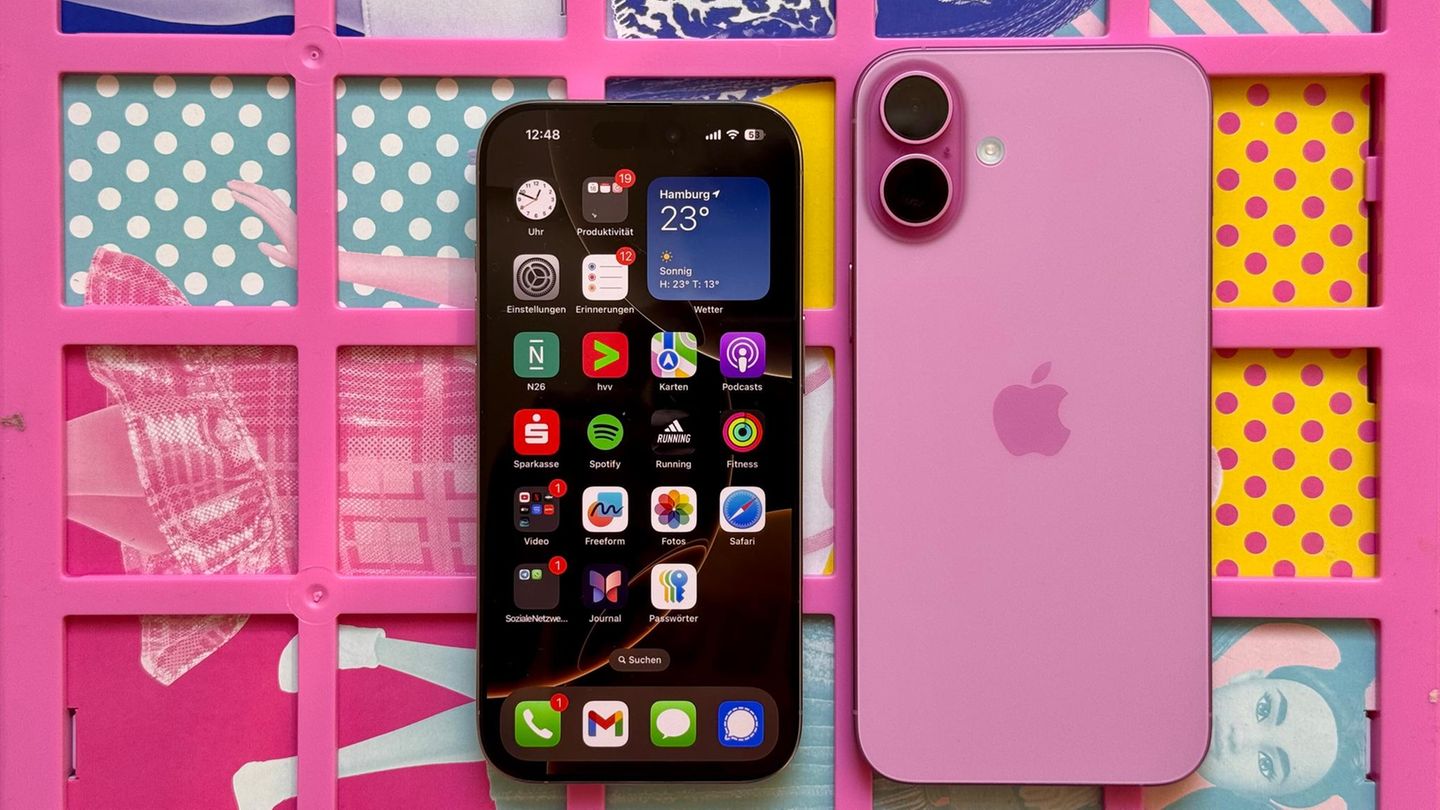 iPhone 16 Plus und iPhone 16 Pro liegen im Test nebeneinander iPhone 16 Plus und iPhone 16 Pro liegen im Test nebeneinander